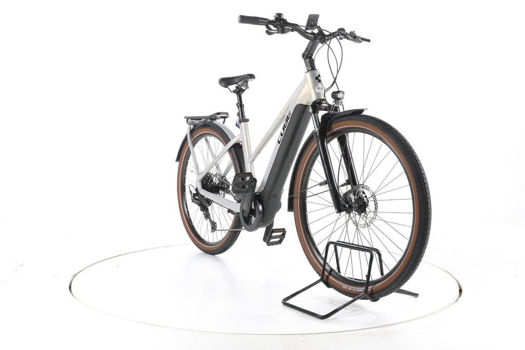 Cube Touring Hybrid Pro 625 Trekking E-Bike - Image 3