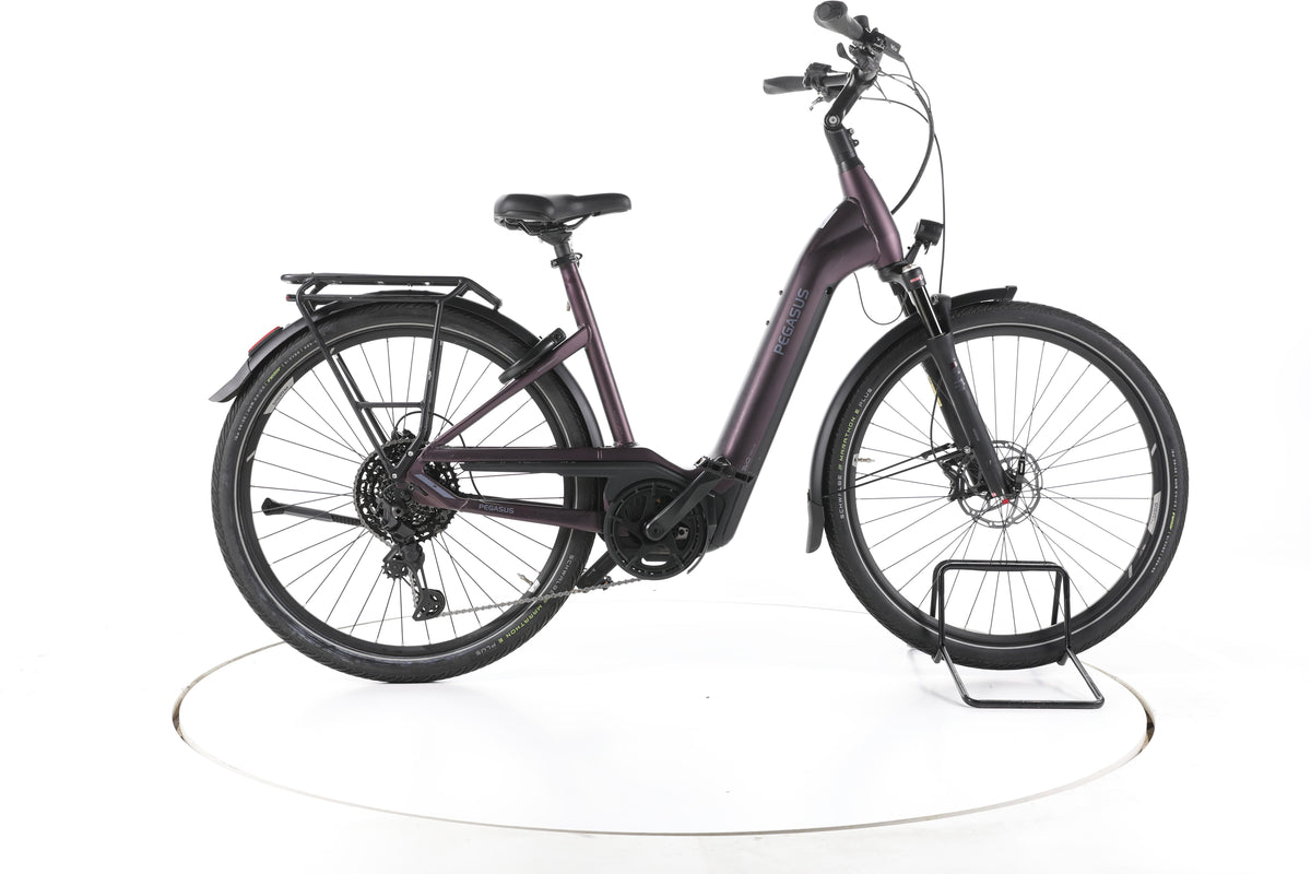 Pegasus Premio Evo 11 Trekking E-Bike Tiefeinsteiger - Image 1