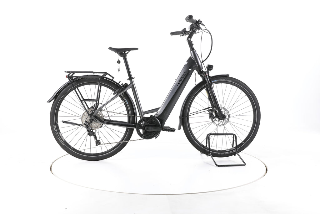 Pegasus Premio Evo 10 Lite Trekking E-Bike Tiefeinsteiger - Image 1