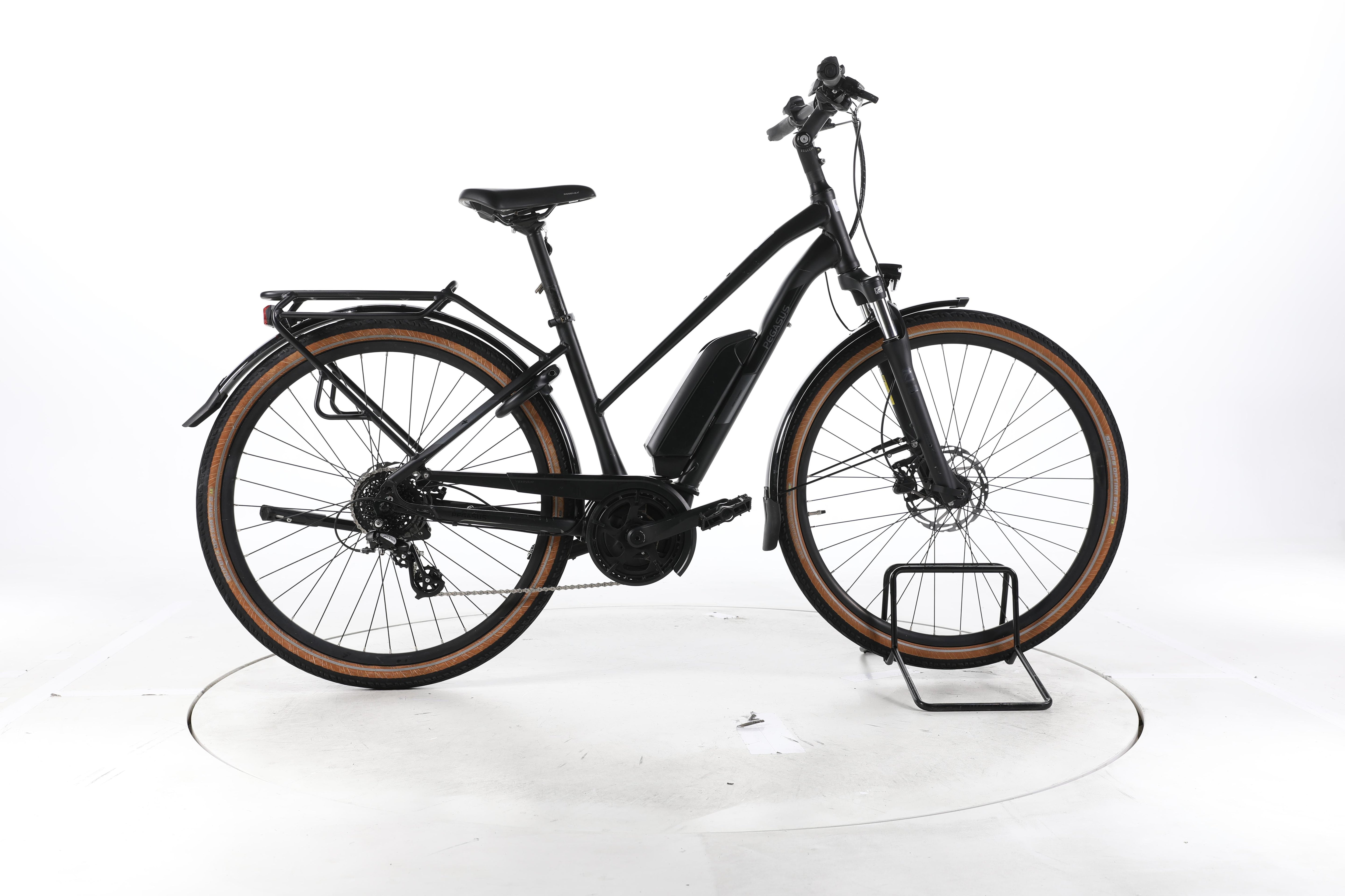 Pegasus Solero E8 Plus Trekking E-Bike - Image 1