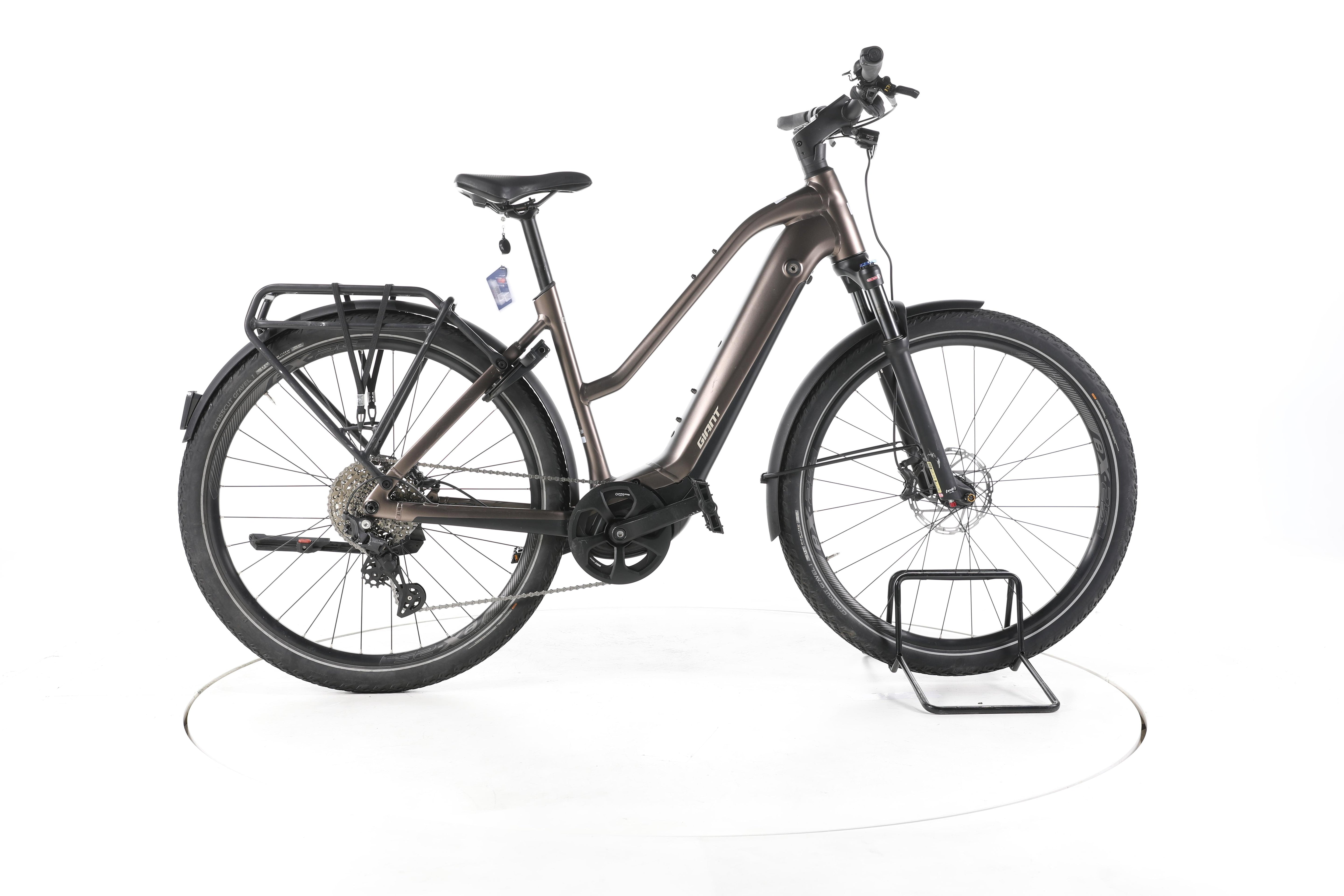 Giant Explore E+ Pro 1 Trekking E-Bike - Image 1