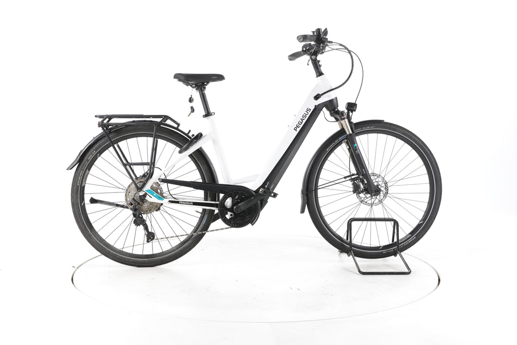 Pegasus Premio EVO Lite Trekking E-Bike Tiefeinsteiger - Image 1