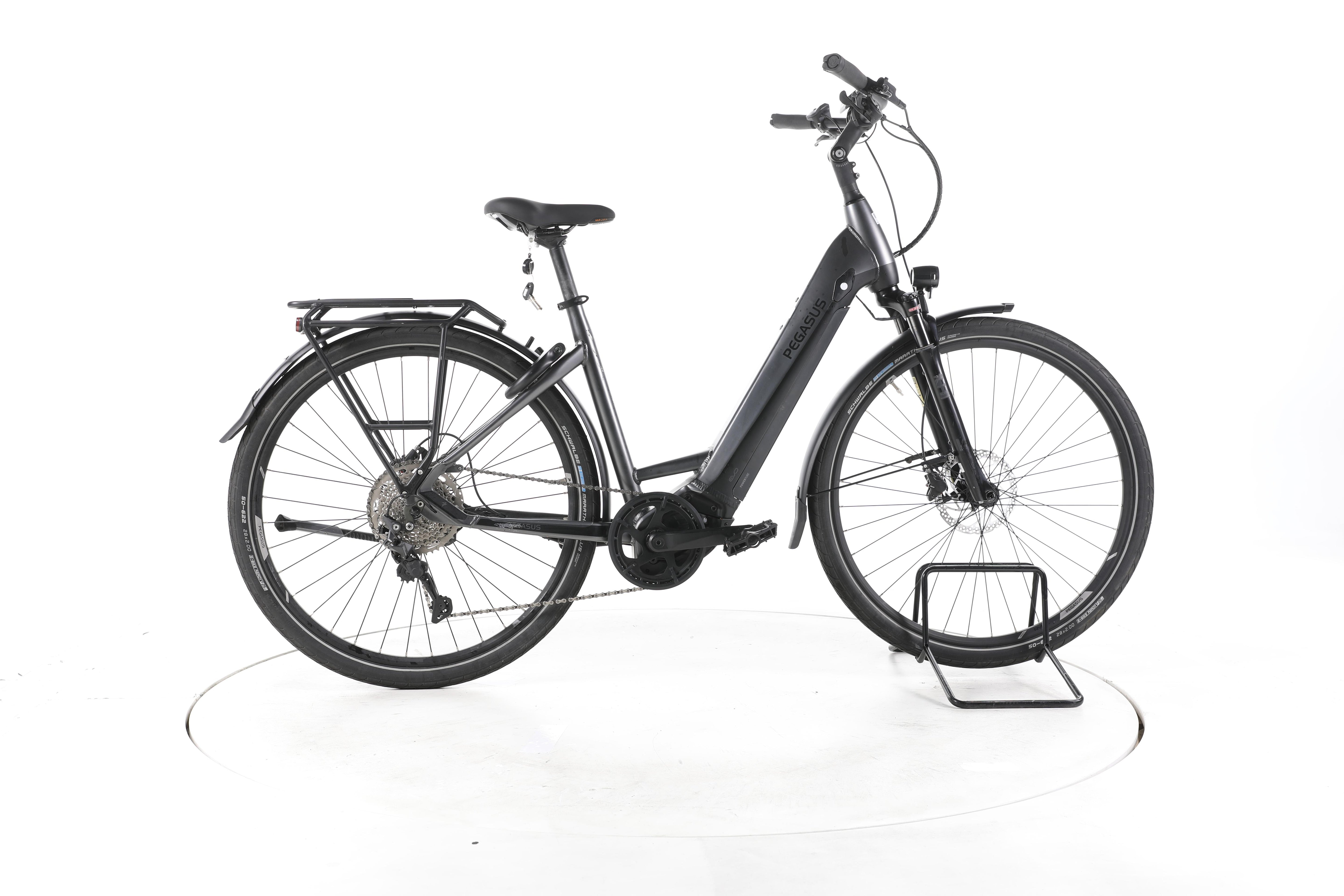Pegasus Premio EVO 10 Lite Trekking E-Bike Tiefeinsteiger - Image 1