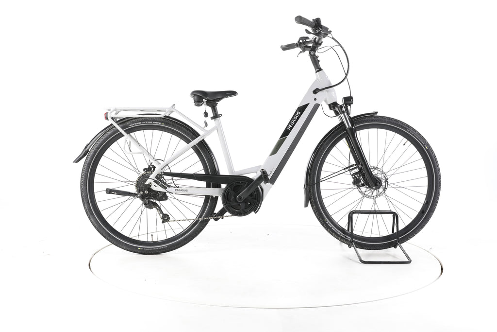 Pegasus Solero EVO 9 Trekking E-Bike Tiefeinsteiger - Image 1