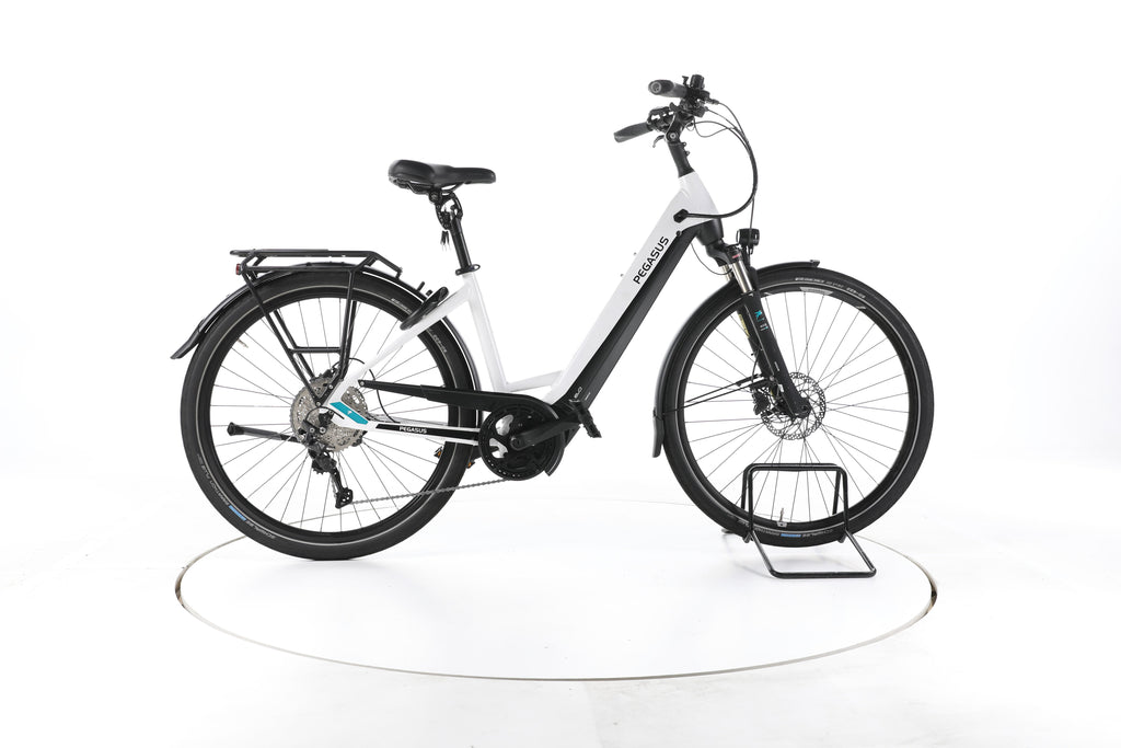 Pegasus Premio EVO 10 Lite Trekking E-Bike Tiefeinsteiger - Image 1