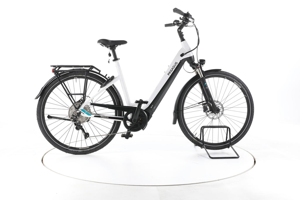 Pegasus Premio EVO 10 Lite Trekking E-Bike Tiefeinsteiger - Image 1