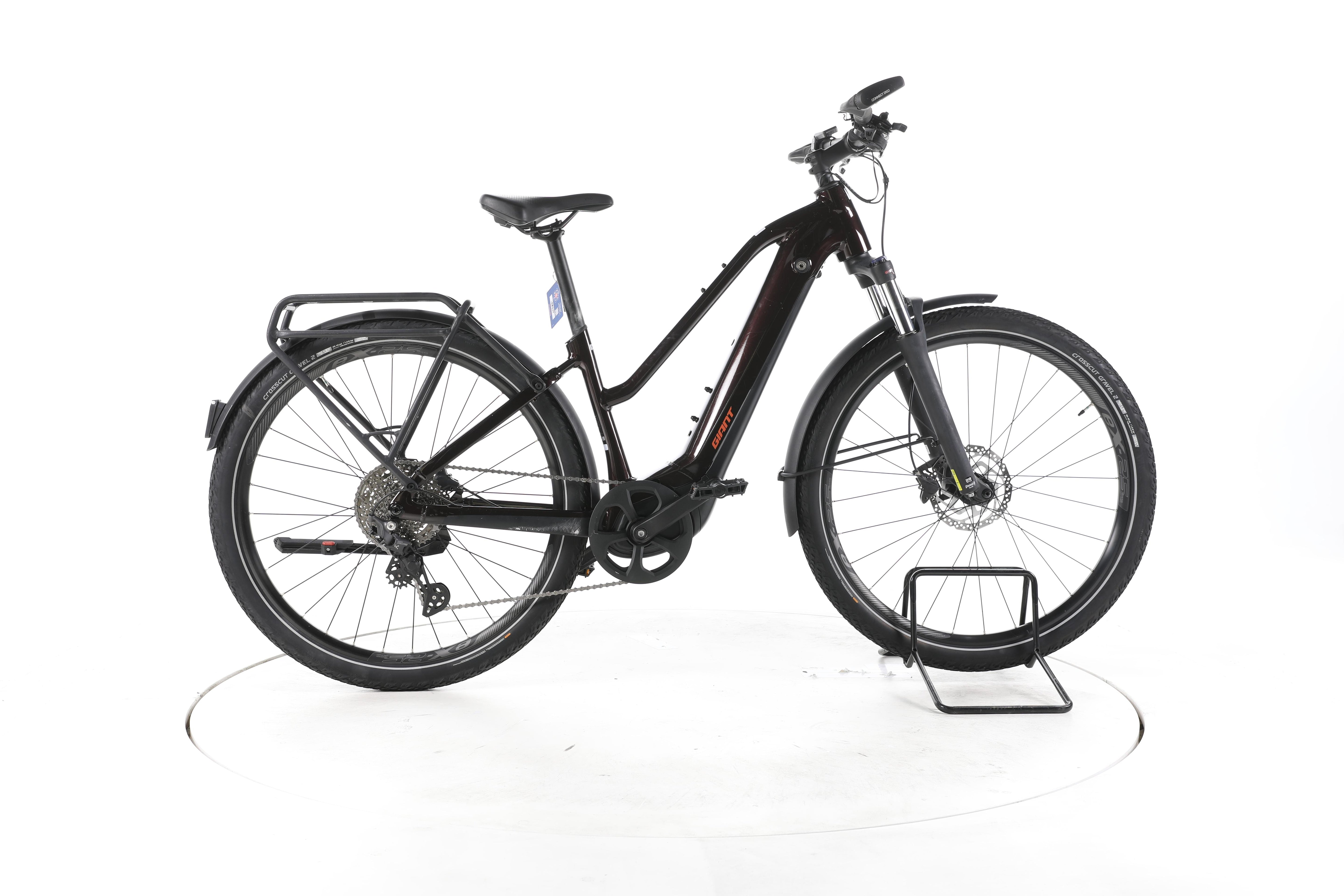 Giant Explore E+ Pro 0 Trekking E-Bike - Image 1