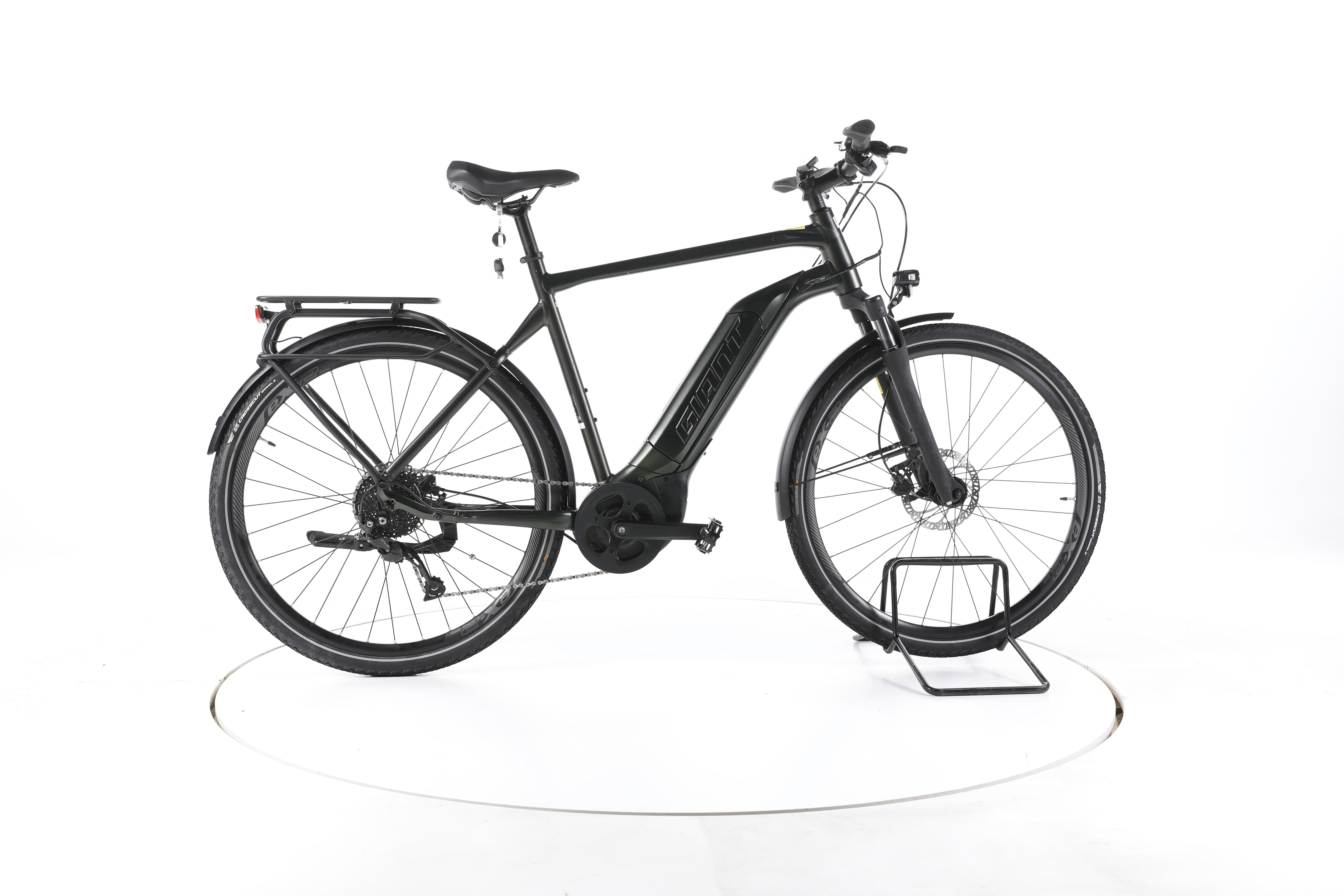 Giant Explore E+ 3 Trekking E-Bike - Image 1