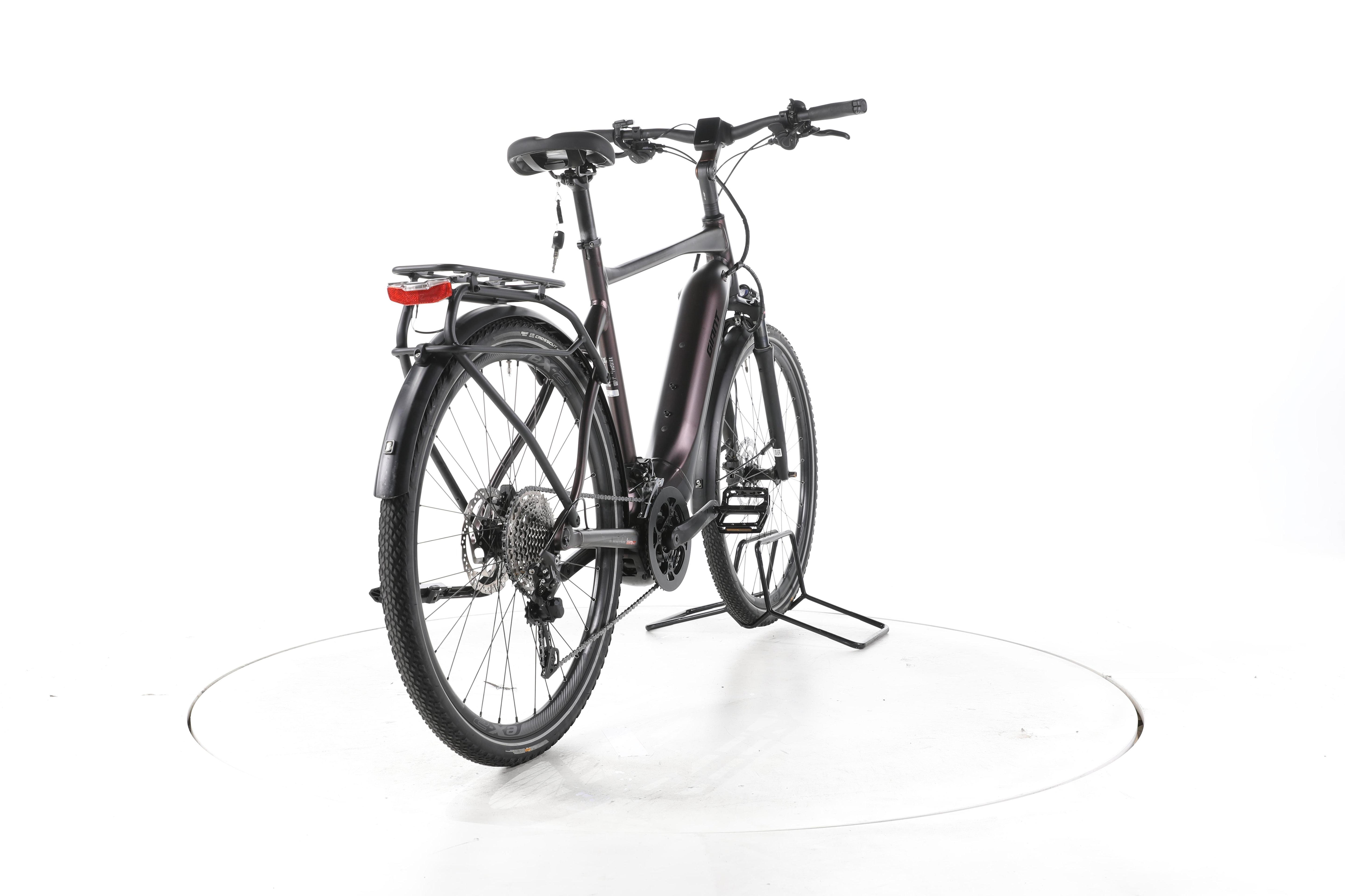 Giant Explore E+ Pro 1 Trekking E-Bike - Image 11
